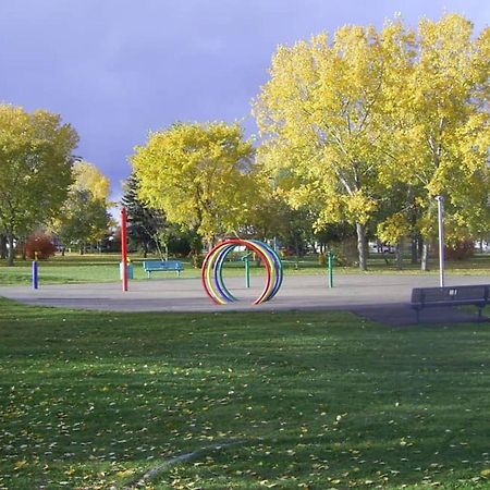 ฮอลิเดย์ อินน์ เอ็กซ์เพรส แอนด์ สวีท เดรย์ตัน แวลเลย์ Drayton Valley ภายนอก รูปภาพ