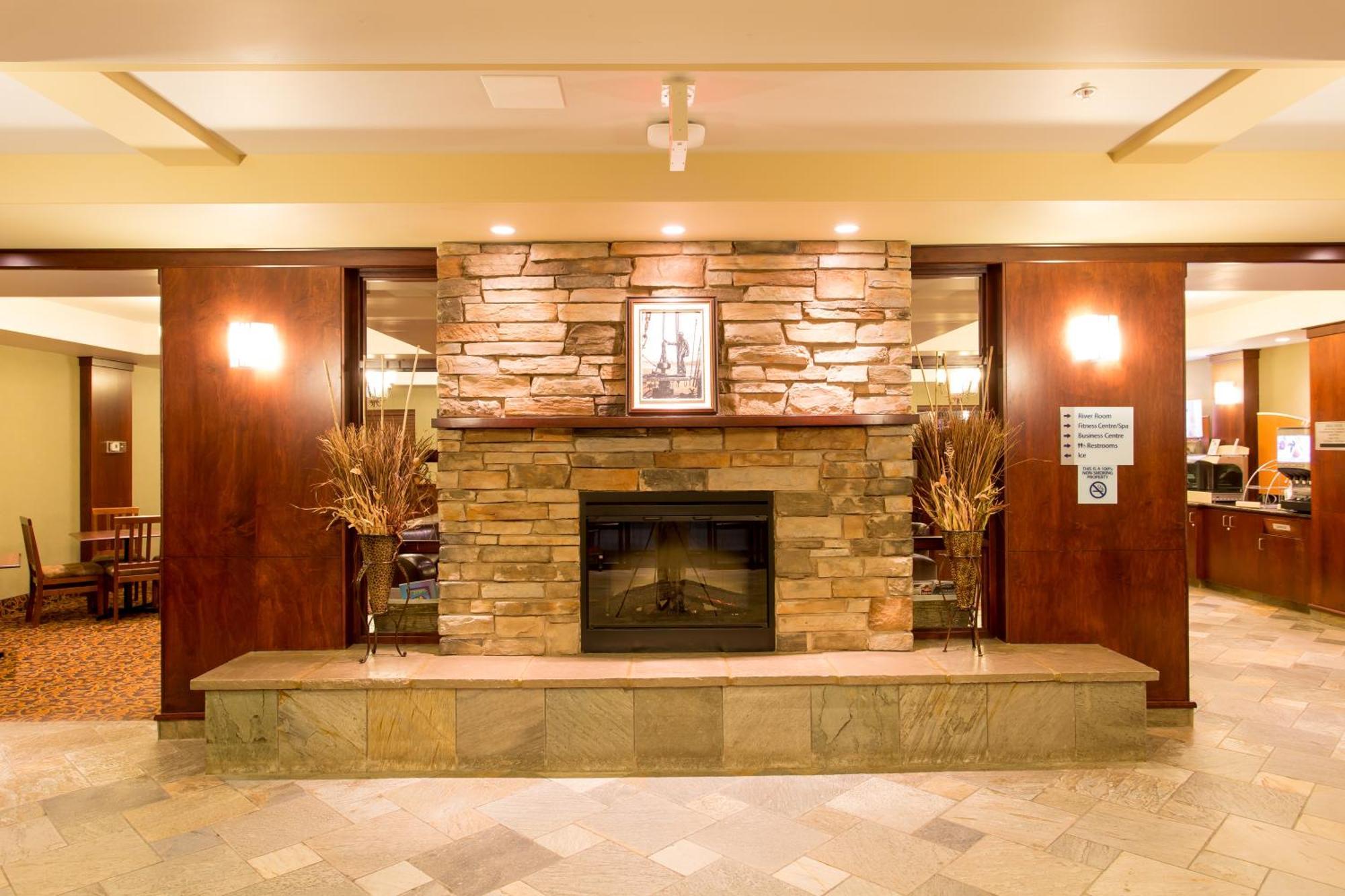 ฮอลิเดย์ อินน์ เอ็กซ์เพรส แอนด์ สวีท เดรย์ตัน แวลเลย์ Drayton Valley ภายนอก รูปภาพ